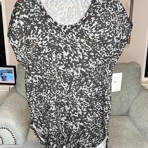 Top abstract animal medium gray by Halston